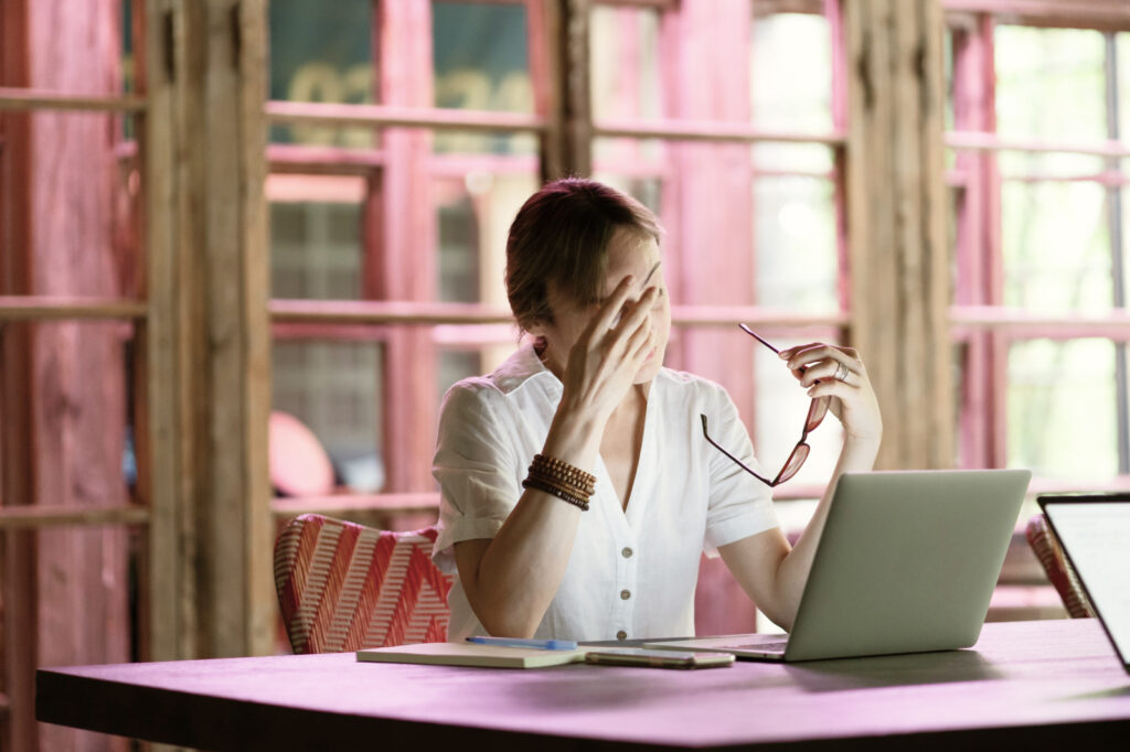 trabalhar longas horas